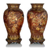 Paar Vasen aus Zinkspritzguss m. Dekor von Kriegern, teils polychrom akzentuiert - Foto 1