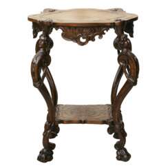 Table en bois sculpt&eacute; de style n&eacute;o-Roccoco du d&eacute;but du XIX&egrave;me si&egrave;cle. 