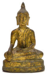 Bronzefigur des sitzenden Buddhas mit Resten von Vergoldung