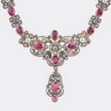 Blüten-Collier mit Diamanten, Perlen und natürlichen Rubinen. - Foto 2