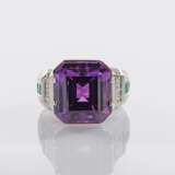Marie-Catherine Sauvage. Amethyst Smaragd Cocktailring mit Brillant-Besatz. - фото 1