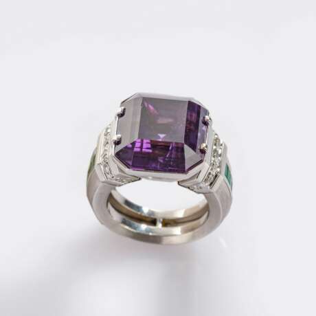 Marie-Catherine Sauvage. Amethyst Smaragd Cocktailring mit Brillant-Besatz. - фото 3