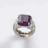 Marie-Catherine Sauvage. Amethyst Smaragd Cocktailring mit Brillant-Besatz. - фото 3