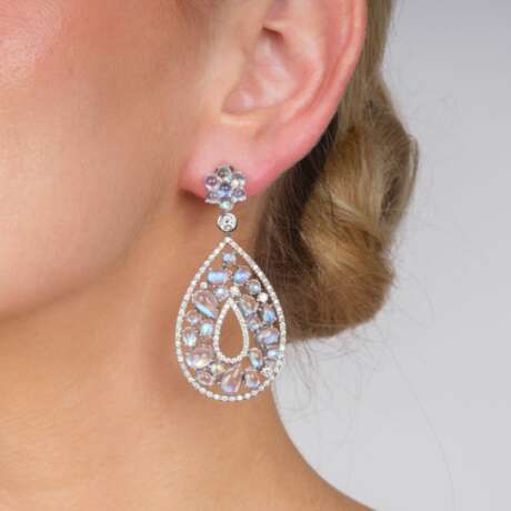Poniros Jewellery. Paar Mondstein-Brillant-Ohrhänger. - Foto 2