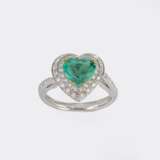 Feiner Smaragd Brillant Ring in Herzform. - фото 3