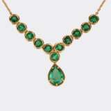 Smaragd-Schmuckset: Kette, Brosche, Ring und Paar Ohrstecker. - фото 1