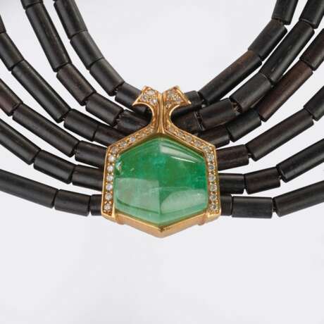 Smaragd Brillant Centerpiece an ebonisiertem Holz-Collier. - photo 1