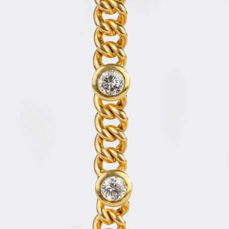 Panzerarmband mit fein-weißem Brillant-Besatz. - photo 3