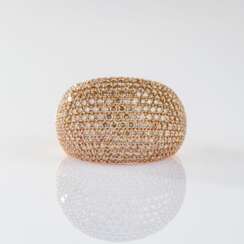 Hochkarätiger 'Bague bombée' Ring mit Fancy Brillanten.