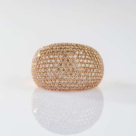 Hochkarätiger 'Bague bombée' Ring mit Fancy Brillanten. - Foto 1