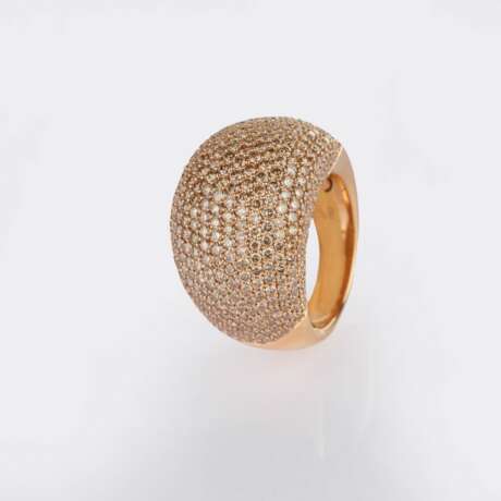 Hochkarätiger 'Bague bombée' Ring mit Fancy Brillanten. - Foto 2