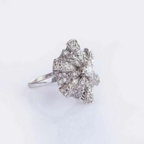 Brillant Ring in Blütenform. - photo 2