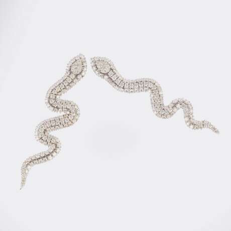 Paar Serpente Ohrhänger mit Brillant-Besatz. - photo 1
