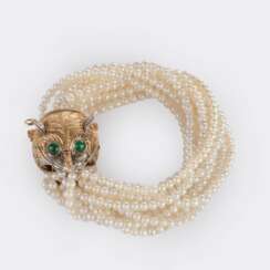 Perlen-Armband mit Tierkopfschließe 'Raubkatze'.