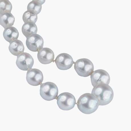 Südseeperlen-Collier mit Brillantschließe. - фото 2