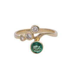 Ring mit 3 Brillanten, zusammen ca. 0,2 ct und Smaragd, ca. 0,3 ct,