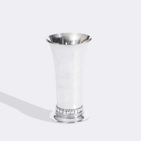 Georg Jensen (Kopenhagen 1866 - Hellerup/Kopenhagen 1935). Sehr seltene frühe Vase No. 115. - фото 1