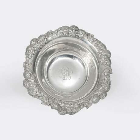 Tiffany & Co. Schale mit Chrysanthemen und Kleeblättern. - photo 1