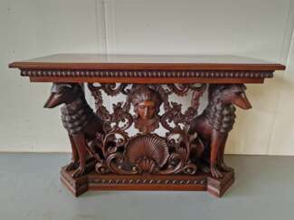Console en acajou de style n&eacute;o-Renaissance 
