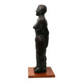 MAHRINGER, BERTHOLD (geb. 1950 Bergisch Gladbach), "Weiblicher Halbakt", Bronze, - Foto 3