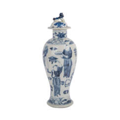 Blau-weisse Deckelvase. CHINA, Qing-Dynastie, 19. Jahrhundert.