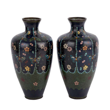 Paar Cloisonné-Vasen. JAPAN, Meiji-Zeit (1868-1912) - Foto 1