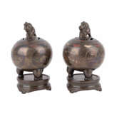 Paar kleine Weihrauchbrenner aus Bronze. CHINA, 20. Jahrhundert, - Foto 2