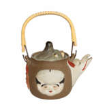 Exzellente Teekanne mit Porzellangesichtern. JAPAN, Meiji-Zeit (1868-1912). - Foto 1