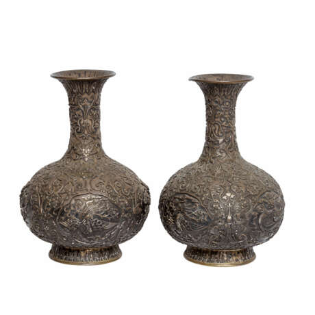 Paar Vasen aus Silber. CHINA, um 1900. - фото 3