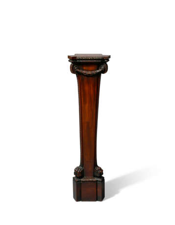 A GEORGE III MAHOGANY PEDESTAL - photo 1 A GEORGE III MAHOGANY PEDESTAL - photo 1