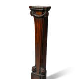 A GEORGE III MAHOGANY PEDESTAL - photo 2