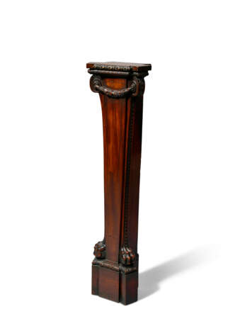 A GEORGE III MAHOGANY PEDESTAL - photo 2 A GEORGE III MAHOGANY PEDESTAL - photo 2