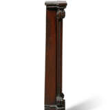 A GEORGE III MAHOGANY PEDESTAL - photo 3