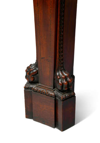 A GEORGE III MAHOGANY PEDESTAL - photo 6 A GEORGE III MAHOGANY PEDESTAL - photo 6