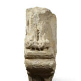 A VENETIAN CARVED STONE COLUMN CAPITAL FRAGMENT - photo 2