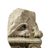 A VENETIAN CARVED STONE COLUMN CAPITAL FRAGMENT - photo 3