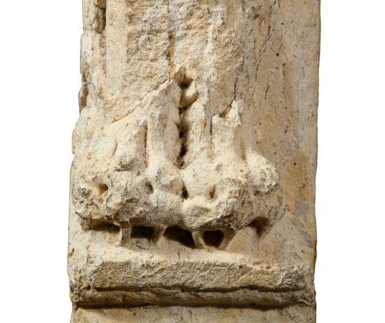 A VENETIAN CARVED STONE COLUMN CAPITAL FRAGMENT - photo 5 A VENETIAN CARVED STONE COLUMN CAPITAL FRAGMENT - photo 5