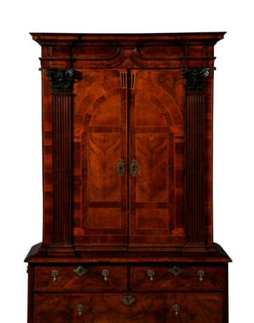 A NORTH EUROPEAN WALNUT AND MARQUETRY-INLAID CABINET-ON-CHEST - фото 2