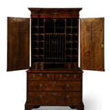 A NORTH EUROPEAN WALNUT AND MARQUETRY-INLAID CABINET-ON-CHEST - фото 4