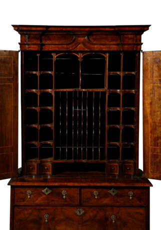 A NORTH EUROPEAN WALNUT AND MARQUETRY-INLAID CABINET-ON-CHEST - фото 5