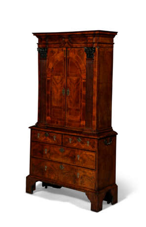 A NORTH EUROPEAN WALNUT AND MARQUETRY-INLAID CABINET-ON-CHEST - фото 6
