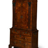 A NORTH EUROPEAN WALNUT AND MARQUETRY-INLAID CABINET-ON-CHEST - фото 6
