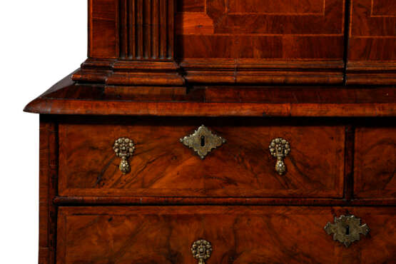 A NORTH EUROPEAN WALNUT AND MARQUETRY-INLAID CABINET-ON-CHEST - фото 10