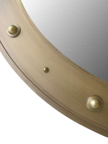 A LARGE CIRCULAR GILT-STEEL MIRROR - фото 2
