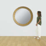 A LARGE CIRCULAR GILT-STEEL MIRROR - фото 3