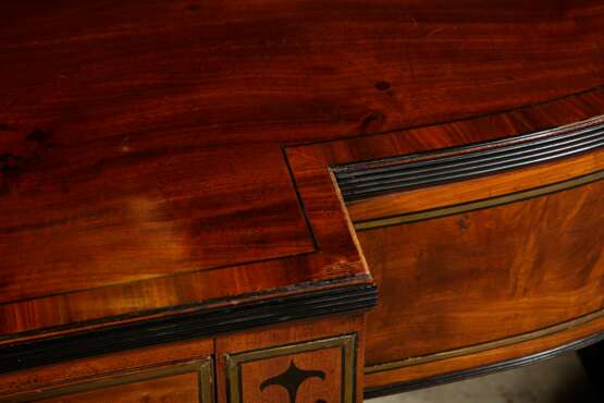 A REGENCY BRASS-INLAID MAHOGANY, BRONZED AND EBONY SERVING TABLE AND PAIR OF PEDESTALS - фото 4