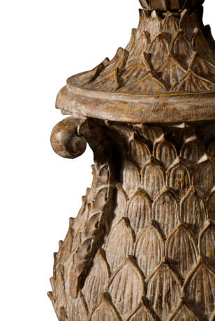 A PAIR OF PLASTER 'PINEAPPLE' TABLE LAMPS - фото 3 A PAIR OF PLASTER 'PINEAPPLE' TABLE LAMPS - фото 3
