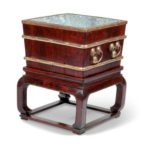 A CHINESE BRASS-MOUNTED HONGMU AND TIELIMU ICE CHEST - photo 5