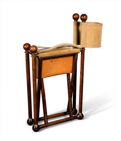 A PAIR OF WALNUT CAMPAIGN STYLE FOLDING CHAIRS - Foto 3
