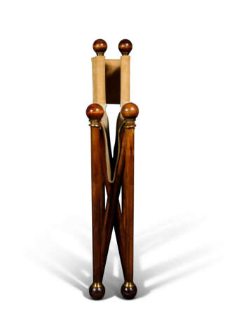 A PAIR OF WALNUT CAMPAIGN STYLE FOLDING CHAIRS - Foto 4